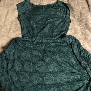 Green Mid-length Dress with pockets